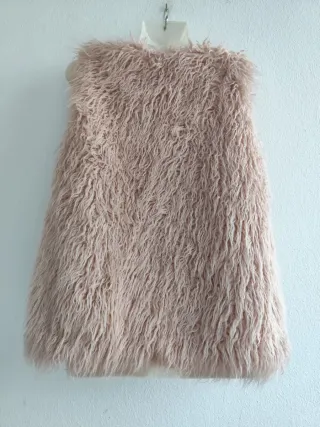 Chaleco pelo Zara Girls rosa palo.