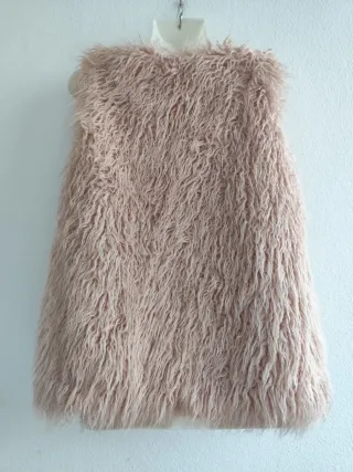 Chaleco pelo Zara Girls rosa palo.