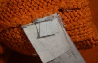 Jersey Fred Perry cuello pico naranja