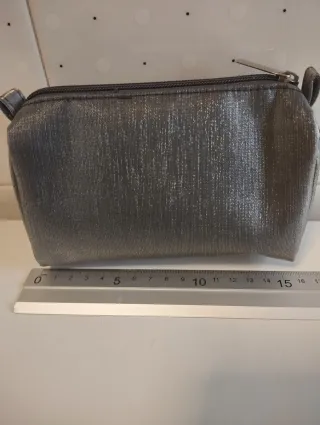 Bolsito-cartera plateado brillante