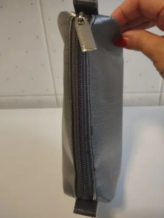Bolsito-cartera plateado brillante
