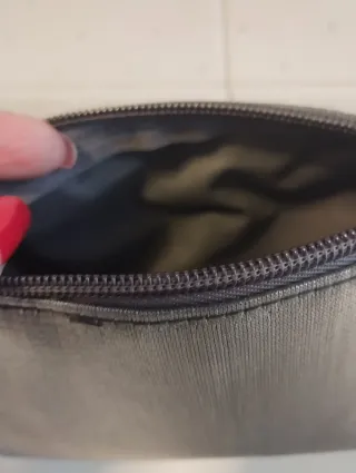 Bolsito-cartera plateado brillante