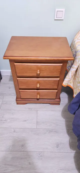 Cómoda y mesita de noche