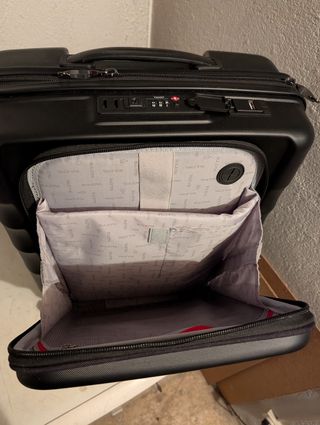 Trolley negro con espacio para portátil