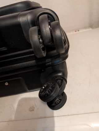 Trolley negro con espacio para portátil