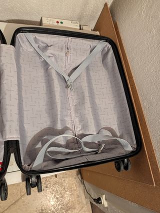 Trolley negro con espacio para portátil