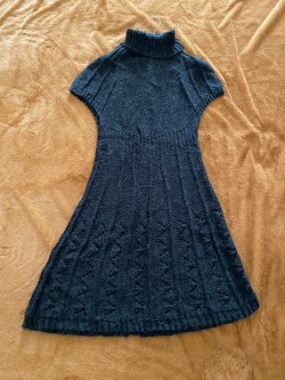 Abito in stile fit-and-flare con collo alto