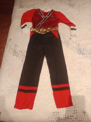 Disfraz niño rojo y negro