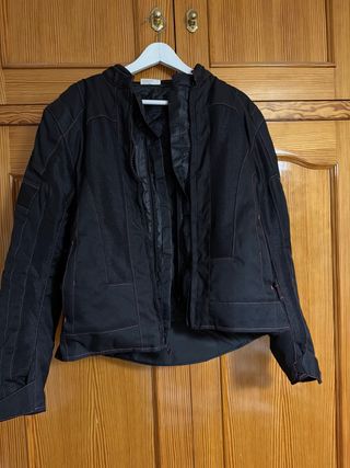 Chaqueta Moto Travesía Negra y pantalón cuero
