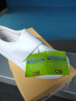 Zapatos Sanitarios Kalma Talla 43 Blancos. K-671