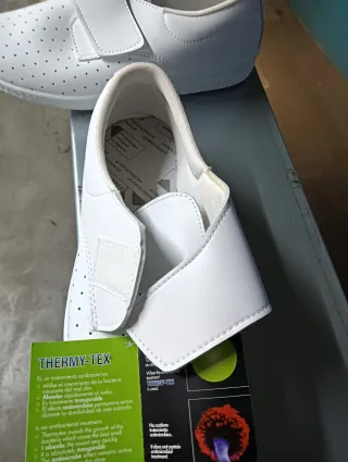 Zapatos Sanitarios Kalma Talla 43 Blancos. K-671