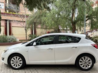 Opel Astra 2012