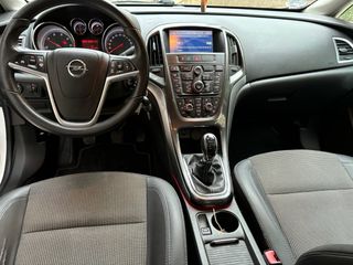 Opel Astra 2012