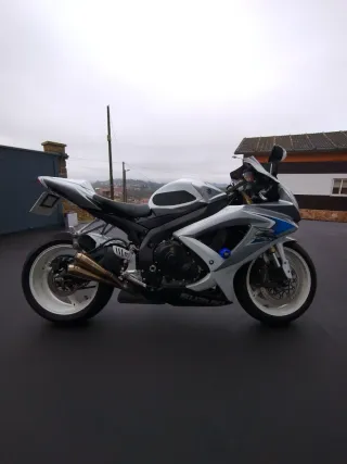 Suzuki GSXR 600 K8