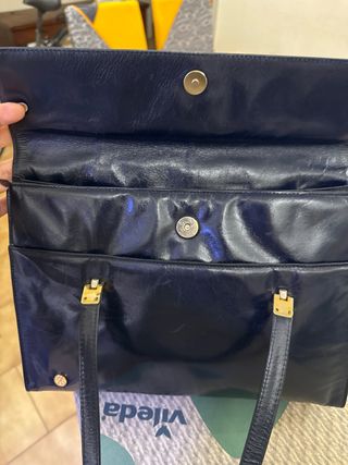 Borsa in vera pelle blu con dettagli oro