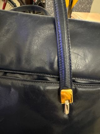 Borsa in vera pelle blu con dettagli oro