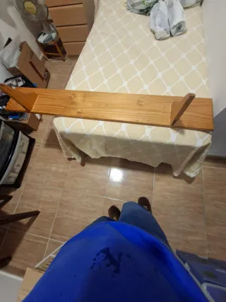 Estantería de madera rústica