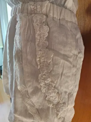 Mono blanco con encaje