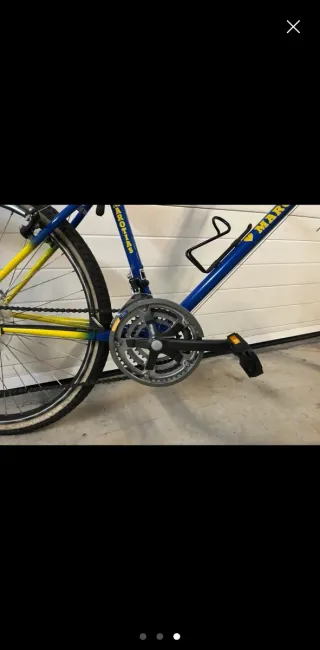 Bicicleta de Montaña Azul y Amarilla