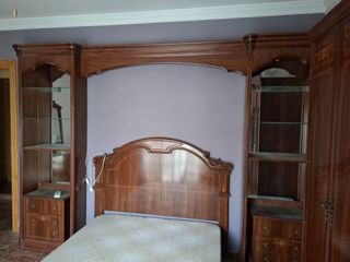 Tocador de madera con espejo