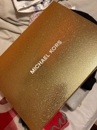 Pack Gorro y Bufanda Michael Kors Negro Dorado