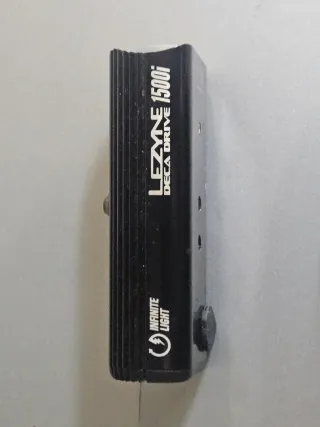 Luz Bici Lezyne Deca Drive 1500i con batería extra