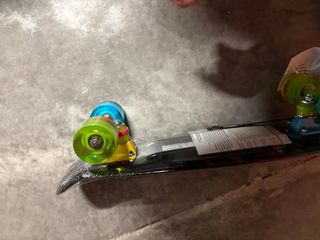 Patinete con ruedas LED