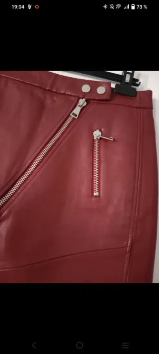 Falda corta cuero roja cremallera