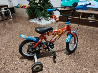 Bicicleta infantil roja