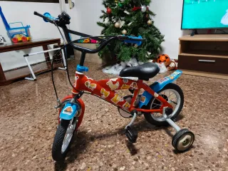 Bicicleta infantil roja