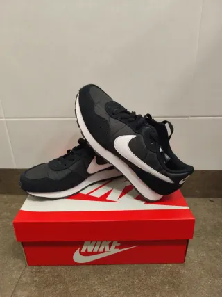 Bambas Nike negras talla 39(6'5)