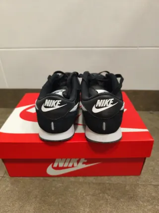 Bambas Nike negras talla 39(6'5)