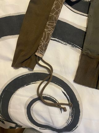 Camiseta manga larga cuello barco.