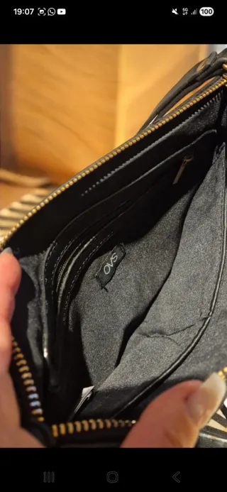 Pochette nera con frange