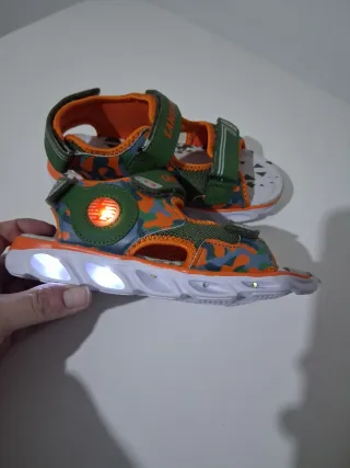 Sandali bambino Canguro verdi e arancioni con LED