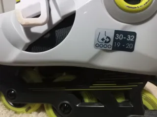 Patines en línea con protecciones y bolsa