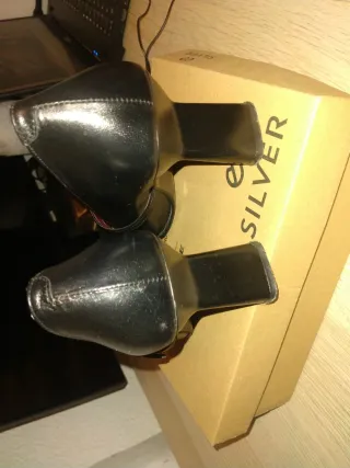 Zapatos de tacón negros para mujer