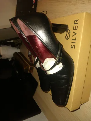 Zapatos de tacón negros para mujer