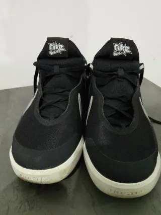 Scarpe Nike Hustle nere e argento