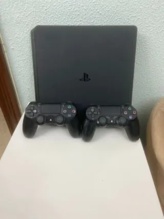 PS4 Slim Negra + 2 Mandos