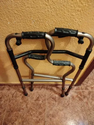 Andador plegable, negociable