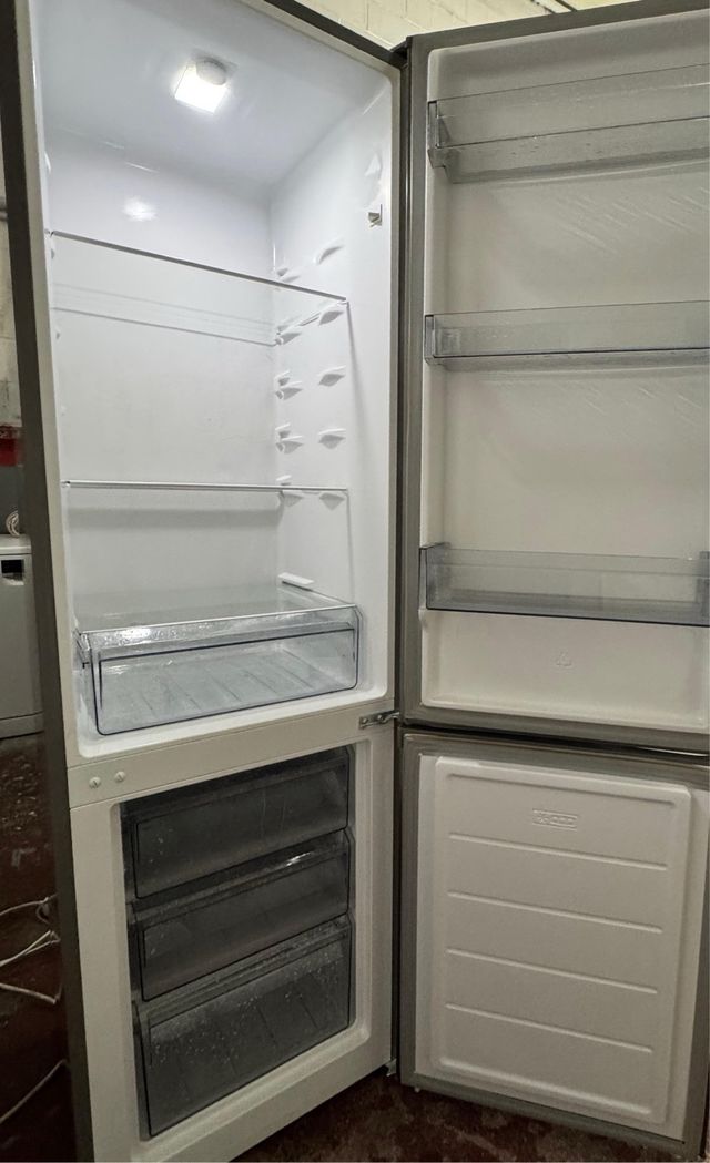 FRIGORÍFICO COMBI SAUBER PLATEADO