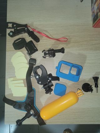 GoPro 12 nera con 3 batterie e accessori