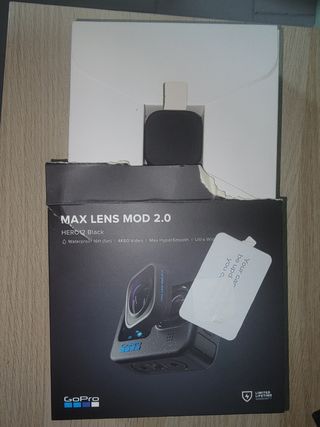 GoPro 12 nera con 3 batterie e accessori