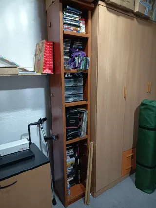 Estantería de madera muy Robusta.