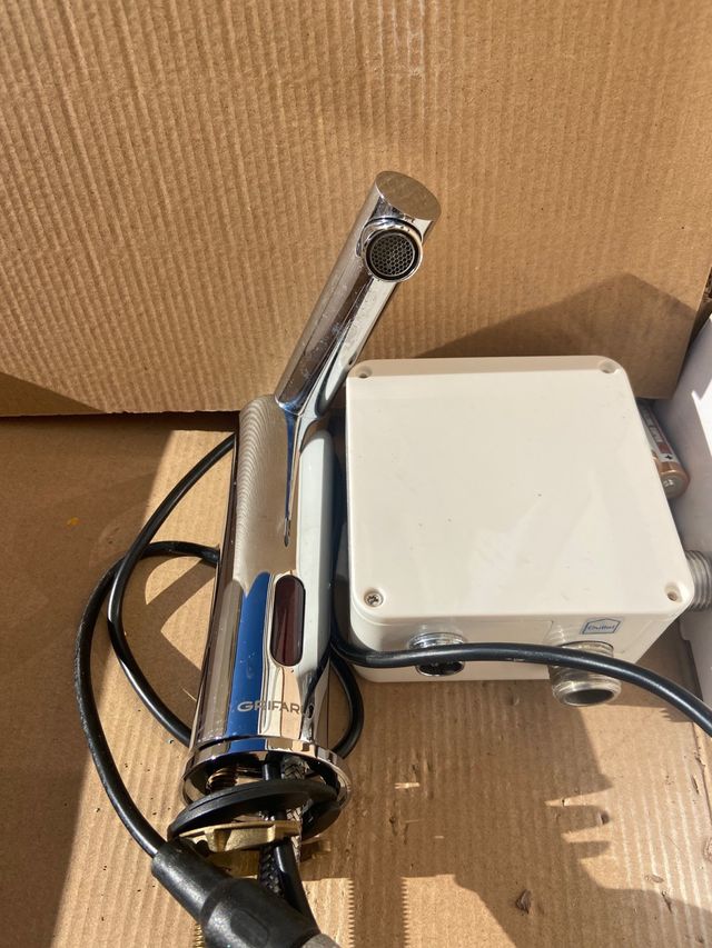 3 Grifos Electrónicos Lavabo Sensor