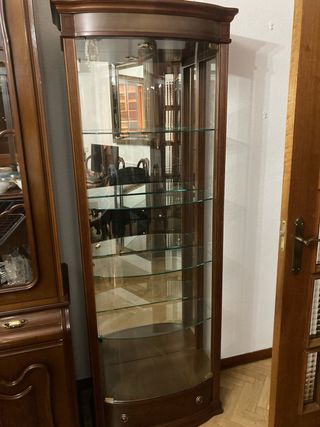 Vitrina expositora de cristal y madera