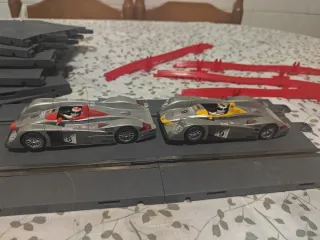 Scalextric Audi R8 con 8 pistas y 4 vallas