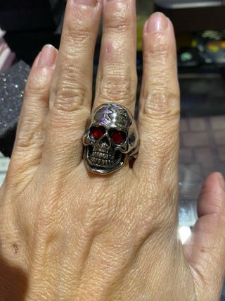Anillo Calavera Ojos Rojos Plata