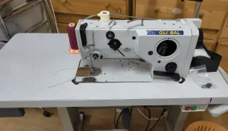 Máquina de coser Global con bancada